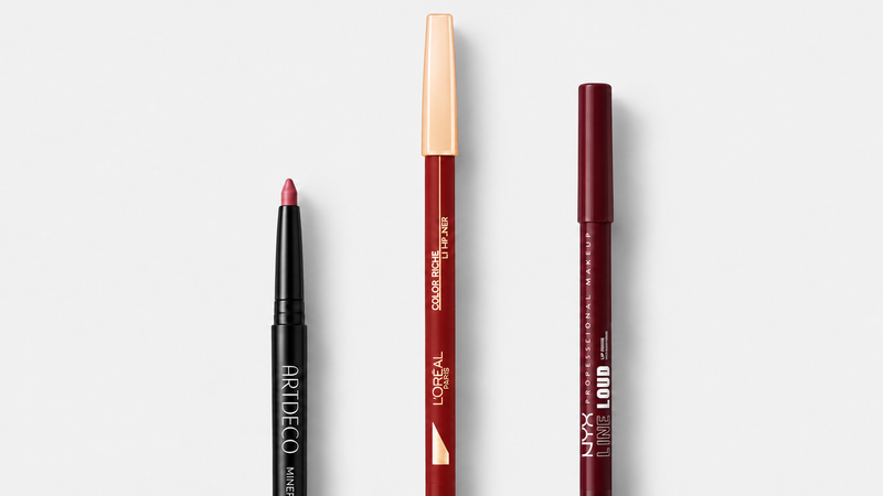 Konturky — Artdeco Mineral Lip Styler 0,4 ml, L'Oréal Paris Color Riche 1,2 ml, NYX Professional Makeup Line Loud 1,2 ml; tři produkty na světlém šedém pozadí