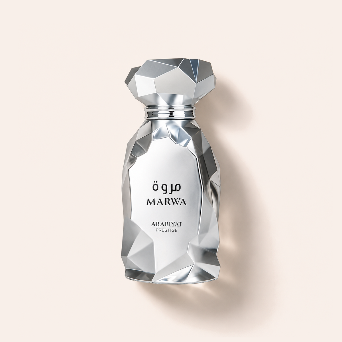 Arabiyat Prestige Marwa EDP 100 ml, flakon na světle růžovém pozadí – MrRizz
