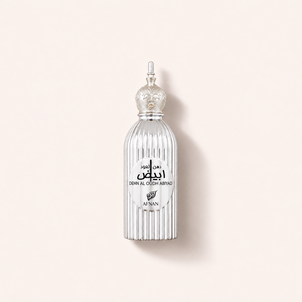 Flakon parfémované vody Afnan Dehn Al Oudh Abiyad 100 ml na světlém pozadí – MrRizz