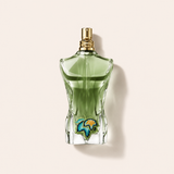 Jean Paul Gaultier Le Beau Paradise Garden – flakon položený na zádech