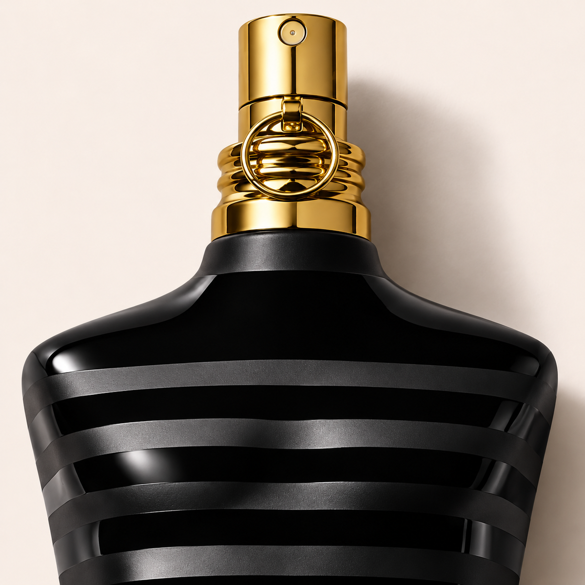 Jean Paul Gaultier Le Male Le Parfum Intense EDP 125 ml – detail flakonu