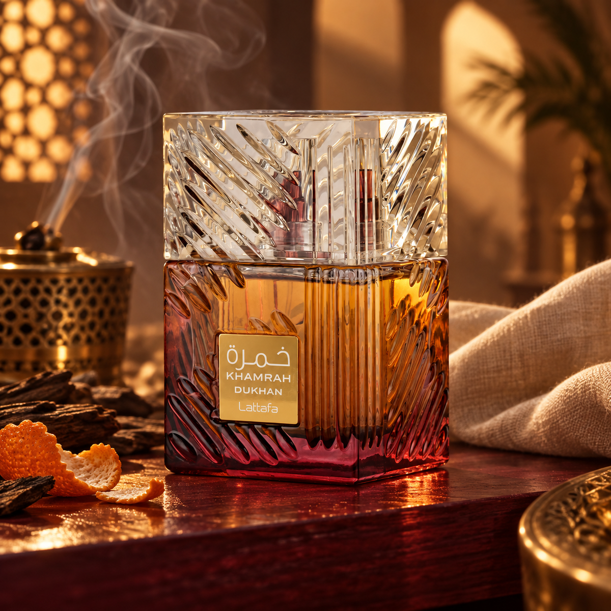 Lattafa Khamrah Dukhan EDP 100 ml – produkt v prostředí