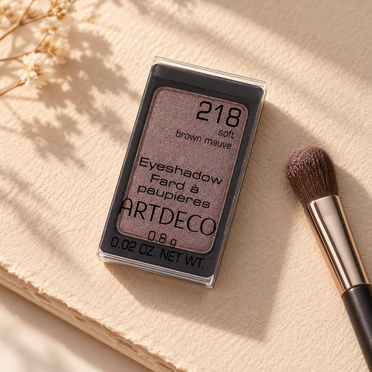 Artdeco Duochrome 0,8 ml – produkt v prostředí