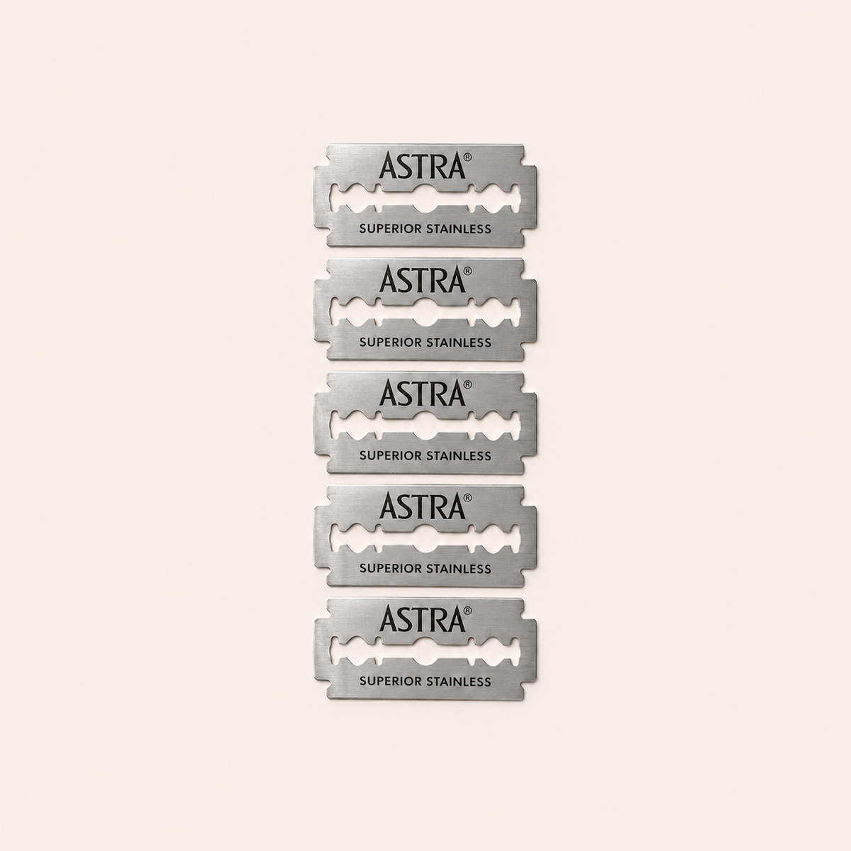 Astra Superior Stainless žiletky 5 ks na béžovém pozadí – MrRizz
