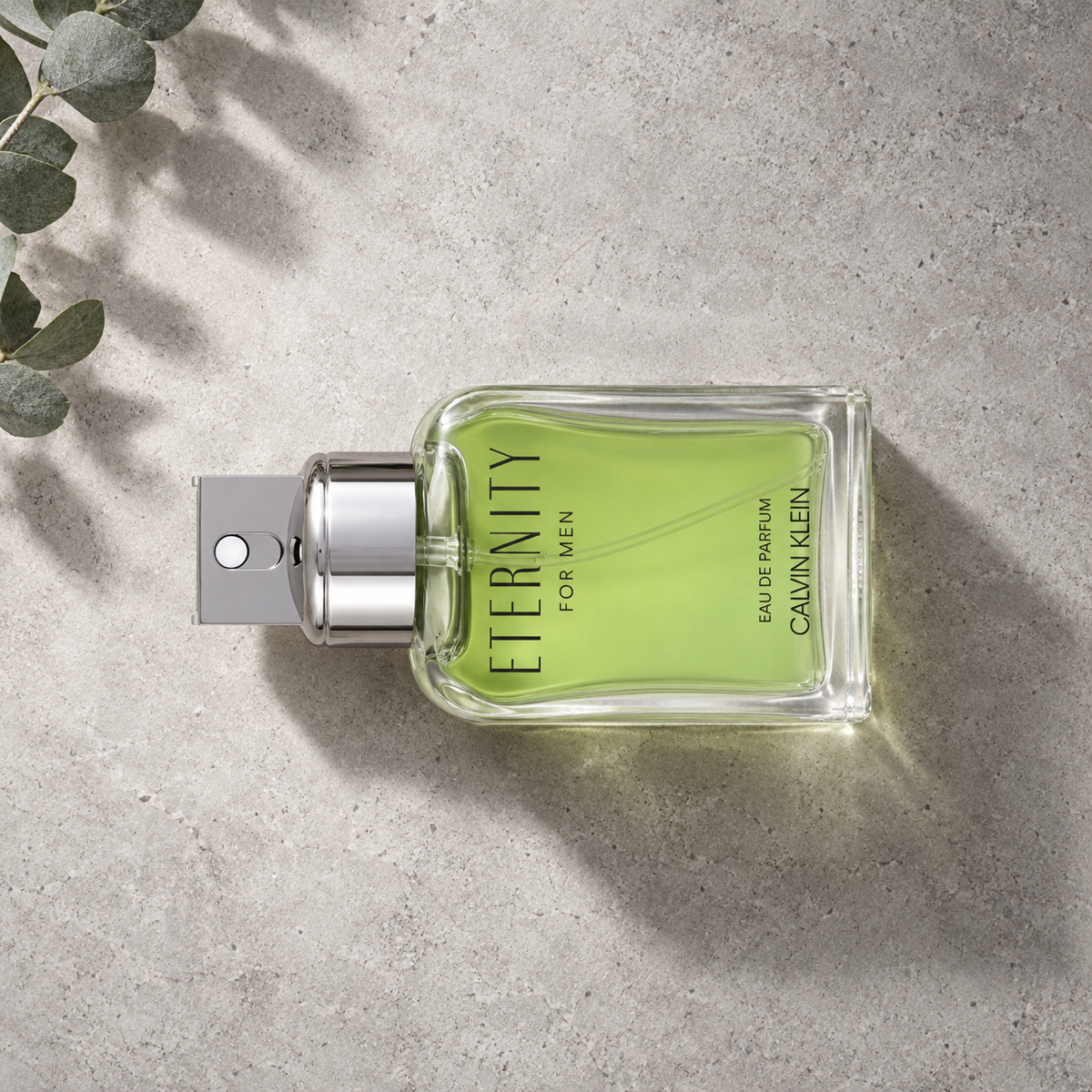Calvin Klein Eternity 50 ml – parfém v prostředí, pohled shora s bočním stínem