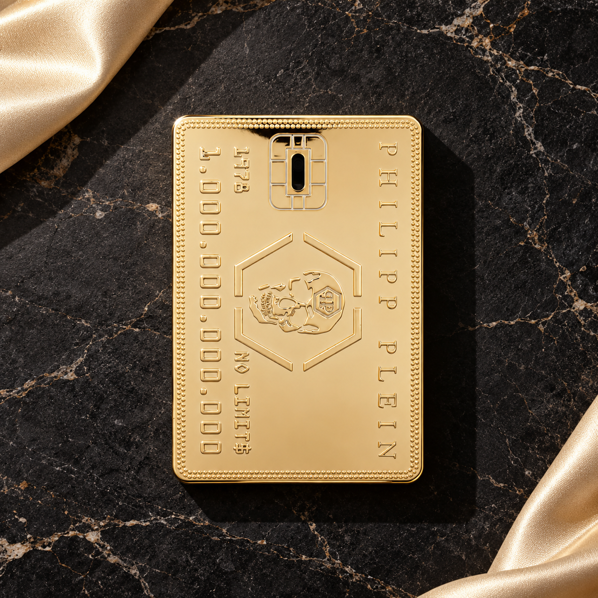 Philipp Plein No Limit$ Gold EDP 50 ml – parfém v prostředí, pohled shora s bočním stínem