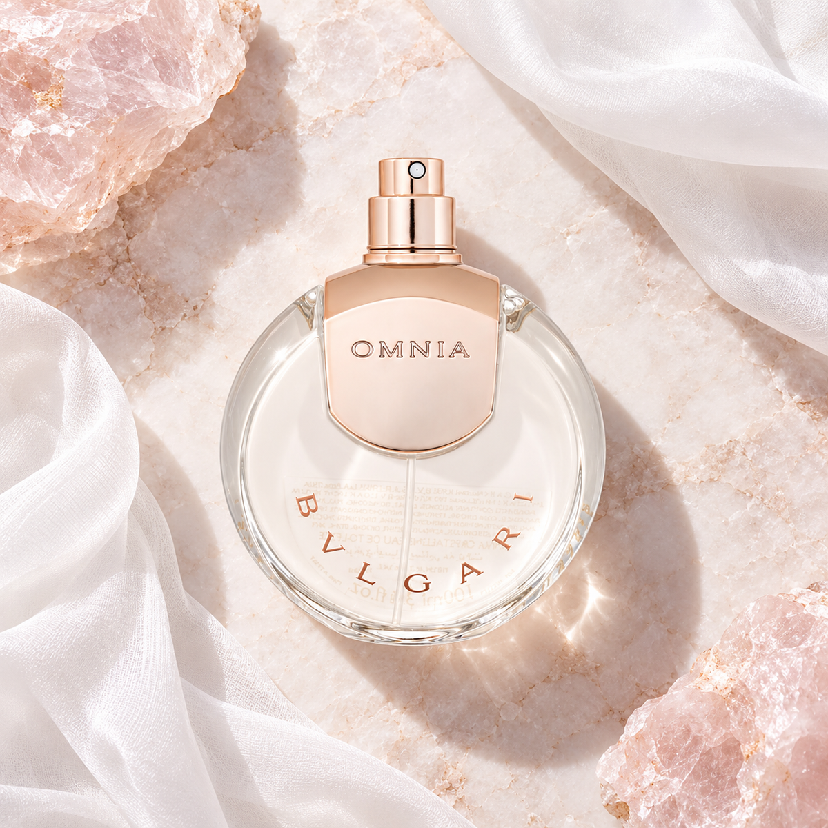 Bvlgari Omnia Crystalline 100 ml – parfém v prostředí, pohled shora s bočním stínem