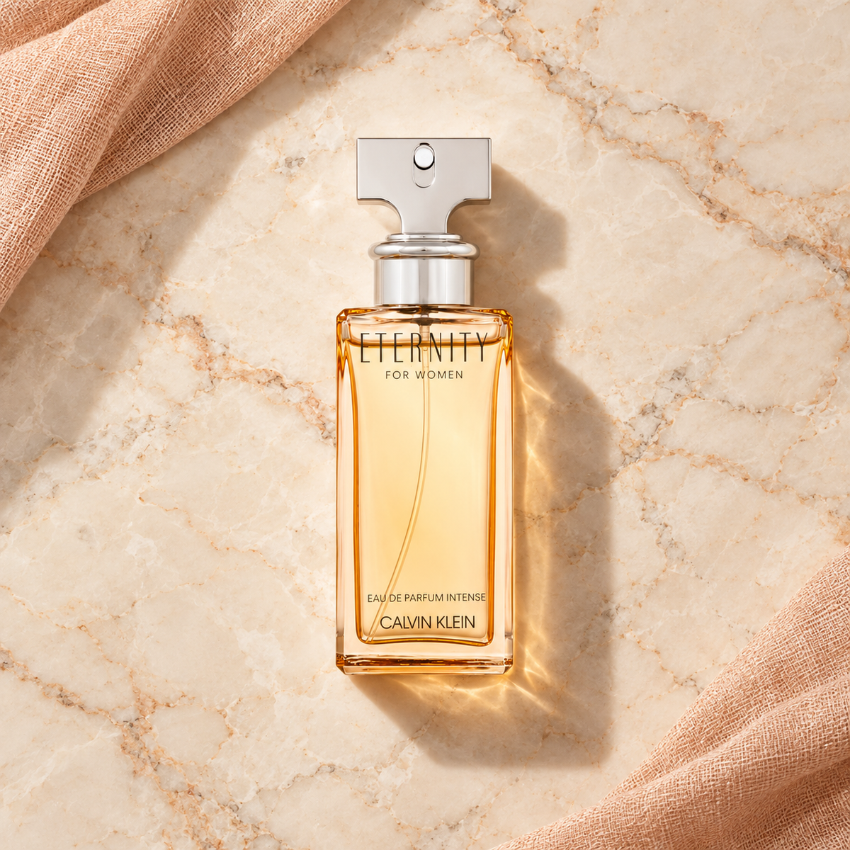 Calvin Klein Eternity Eau De Parfum Intense 50 ml – parfém v prostředí, pohled shora s bočním stínem