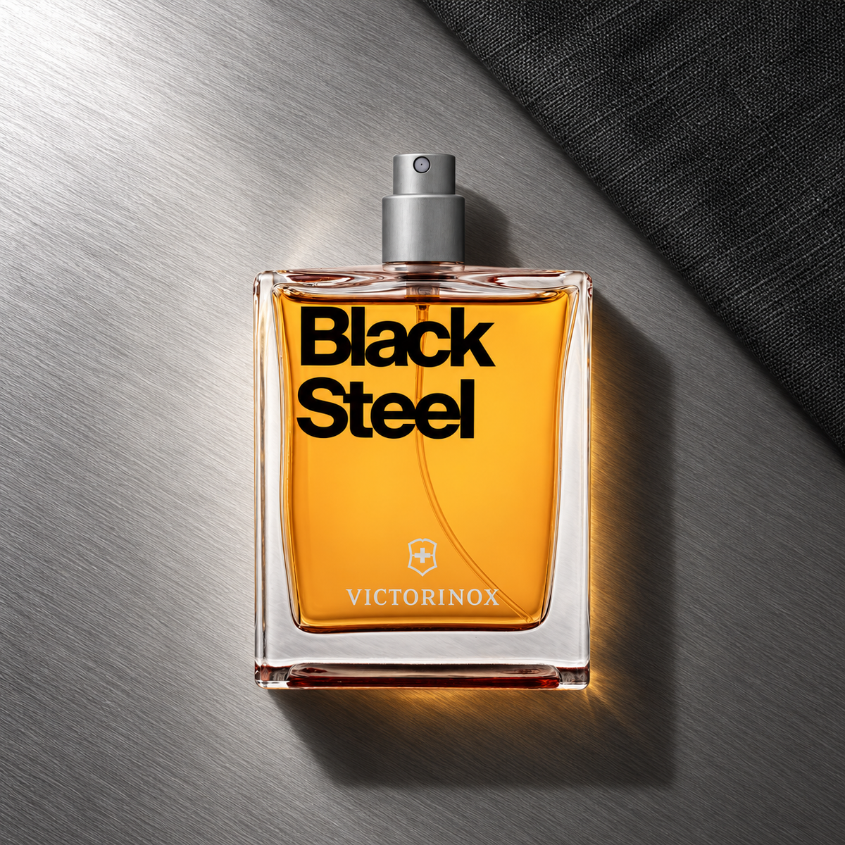 Victorinox Black Steel 100 ml – parfém v prostředí, pohled shora s bočním stínem