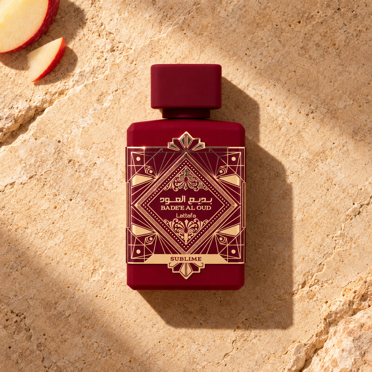 Lattafa Bade’e Al Oud Sublime EDP 100 ml – parfém v prostředí, pohled shora s bočním stínem