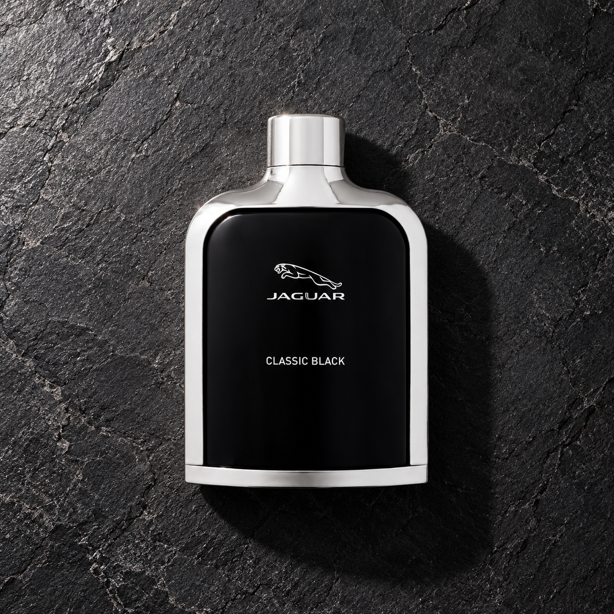 Jaguar Classic Black 100 ml – parfém v prostředí, pohled shora s bočním stínem