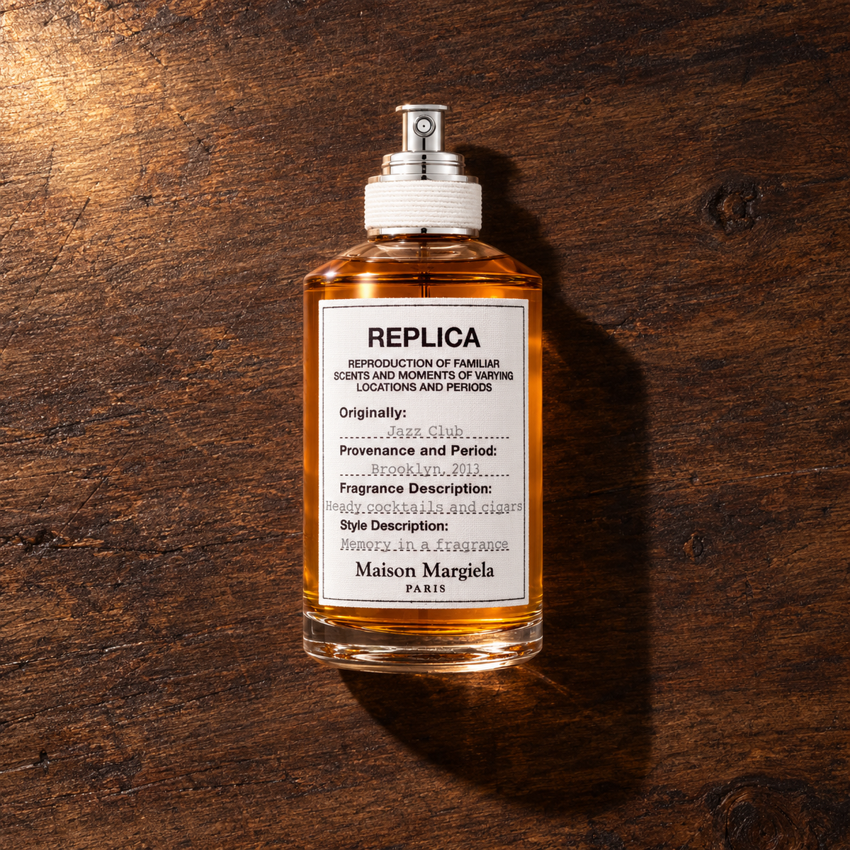 Maison Margiela Paris Replica Jazz Club EDT 100 ml – parfém v prostředí, pohled shora s bočním stínem