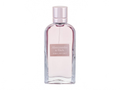 Flakon Abercrombie & Fitch First Instinct EDP 50 ml na béžovém pozadí – MrRizz