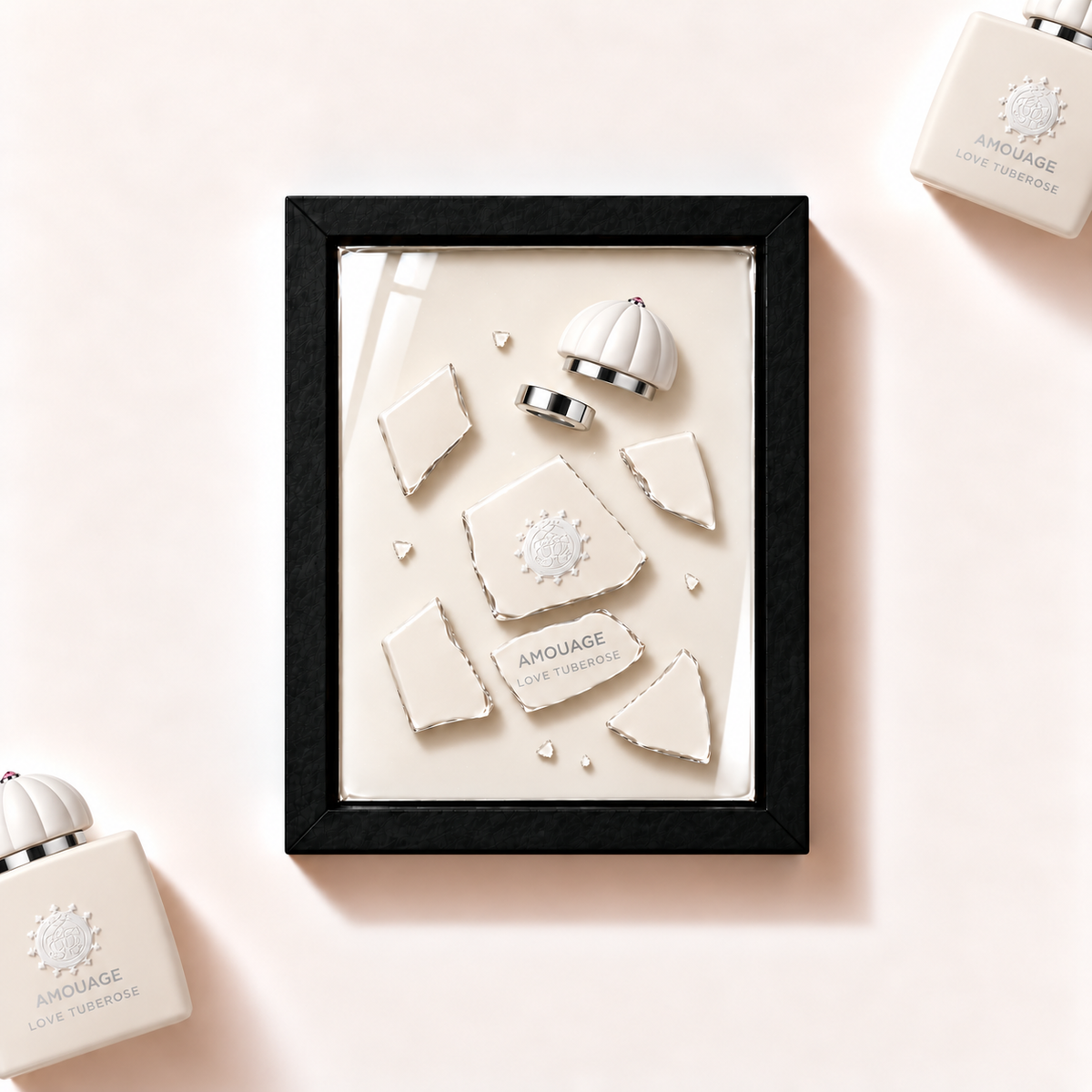 Parfemovy obraz Amouage Love Tuberose v cernem ramu - ilustracni fotografie