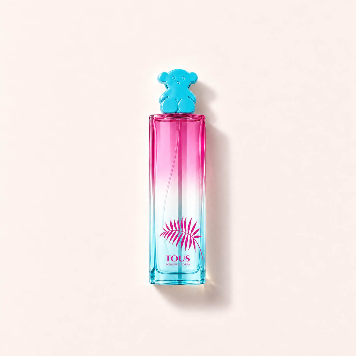 Flakon toaletní vody TOUS Bonjour Señorita 90 ml na světlém pozadí – MrRizz