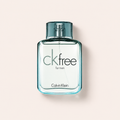 Flakon Calvin Klein CK Free EDT 50 ml na béžovém pozadí – MrRizz