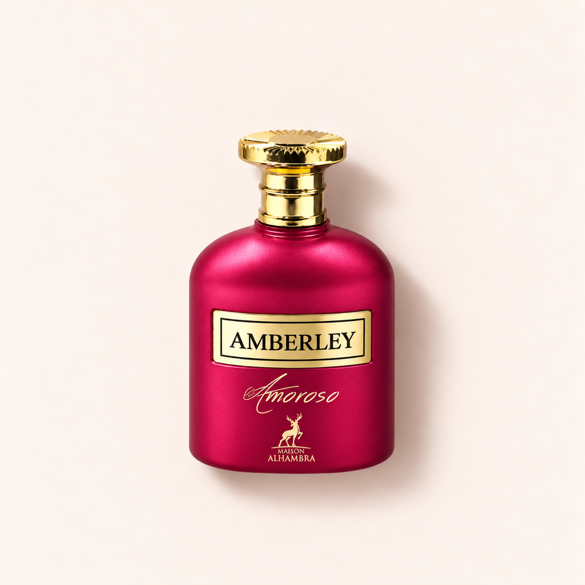 Maison Alhambra Amberley Amoroso 100 ml – flakon parfému, pohled shora na béžovém pozadí – MrRizz