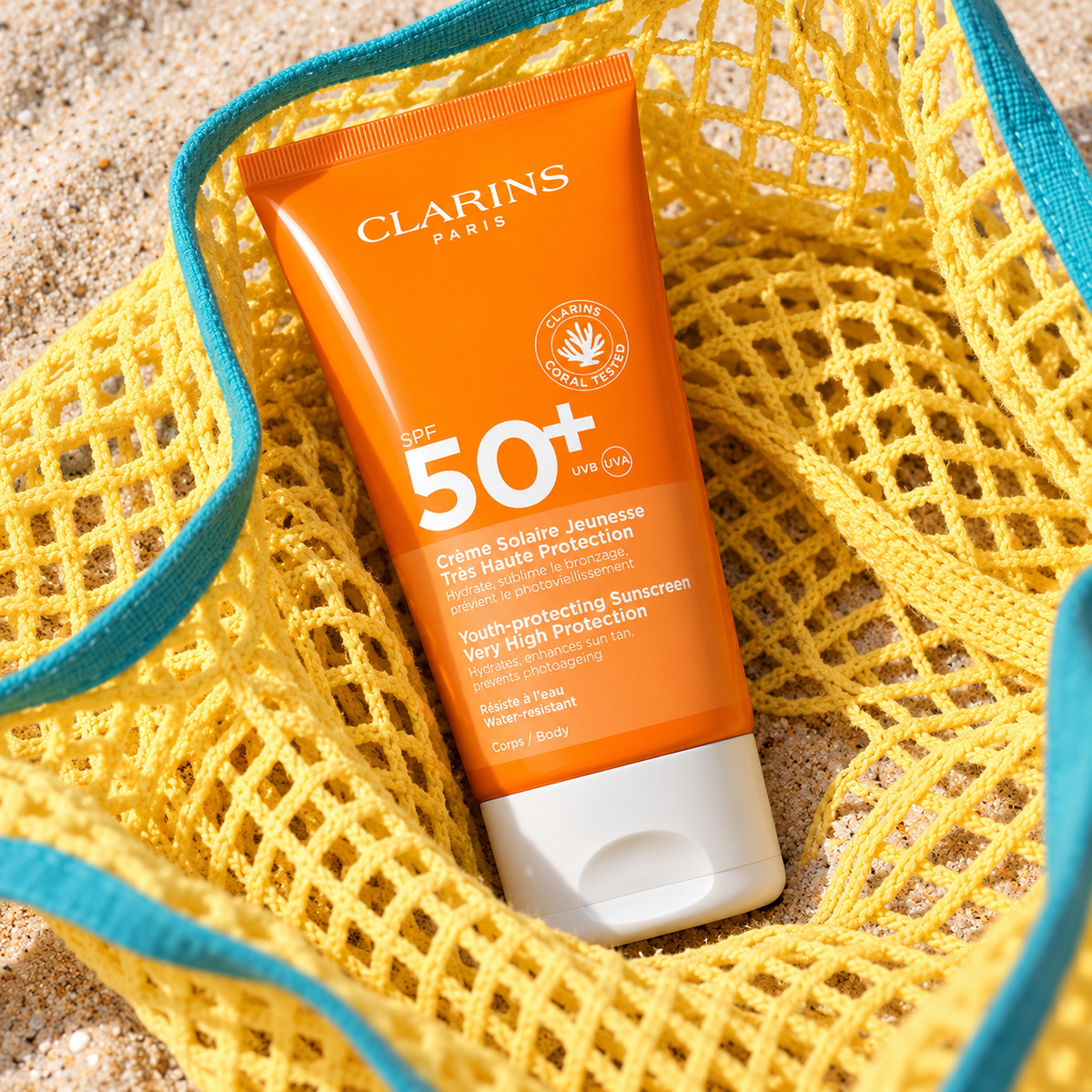 Clarins Sun Care Youth-Protecting Body Sunscreen SPF 50+ 150 ml – atmosférická fotografie – MrRizz