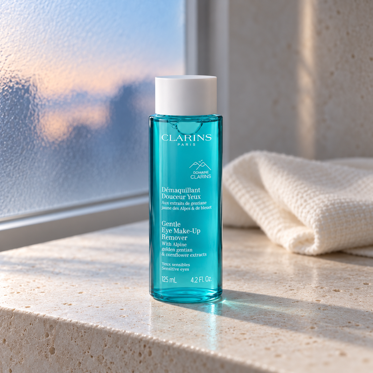 Clarins Gentle Eye Make-Up Remover For Sensitive Eyes 125 ml – atmosférická fotografie – MrRizz
